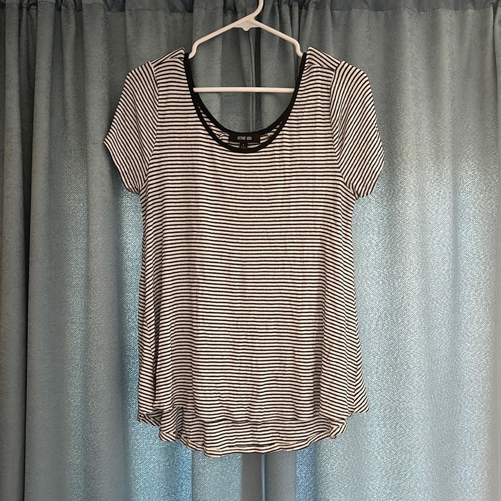 2/$12 🎉Active USA Ribbed, Stripped, Scoop Neck T-Shirt